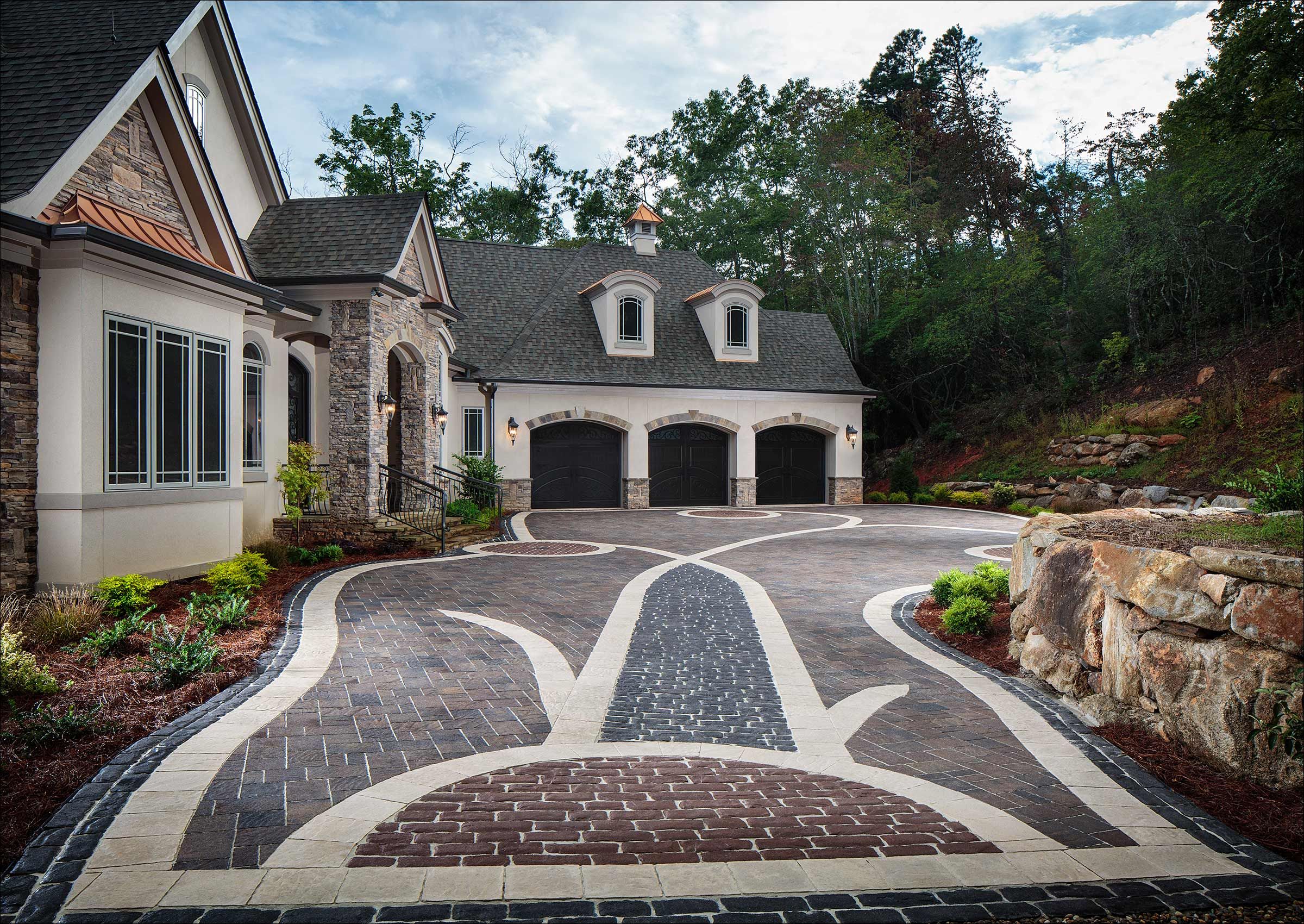 Georgia_MountainCustomHome_BelgardDriveway.jpg