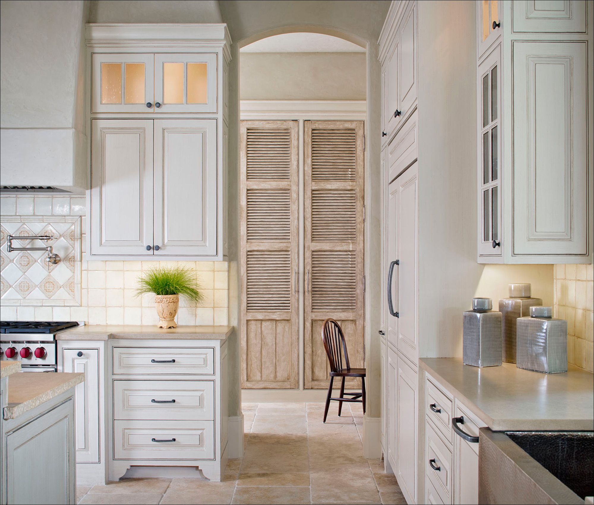 KevinHarrisAIA_Houston_LUXE_TraditionalKitchen.jpg