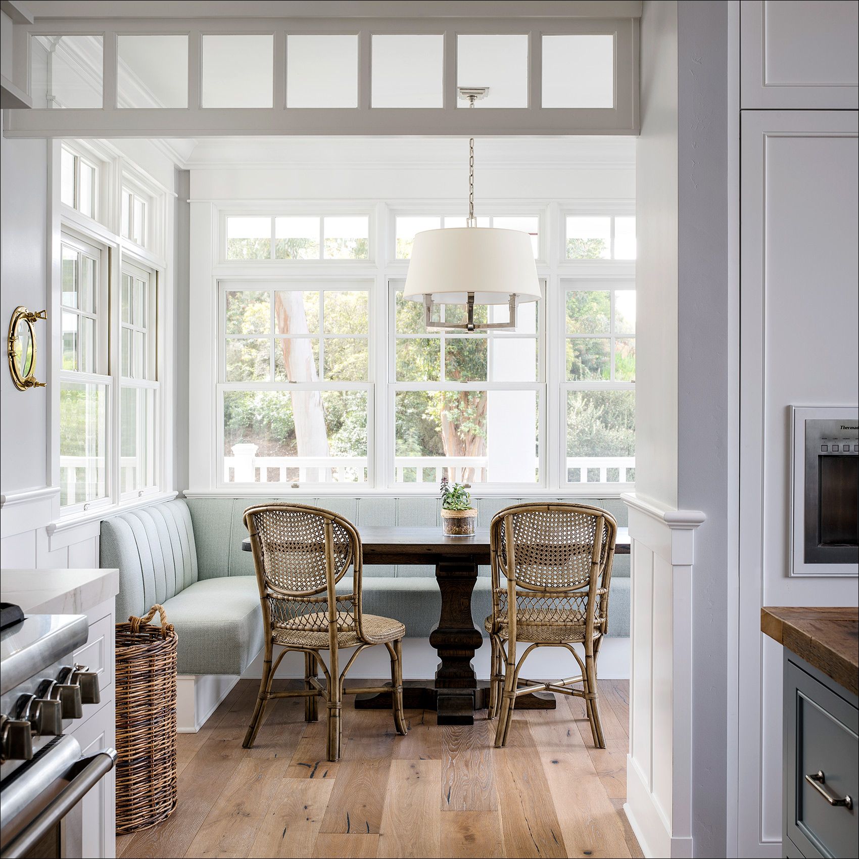 SDHomeGarden_DelMar_CoastalLiving_BreakfastNook.jpg