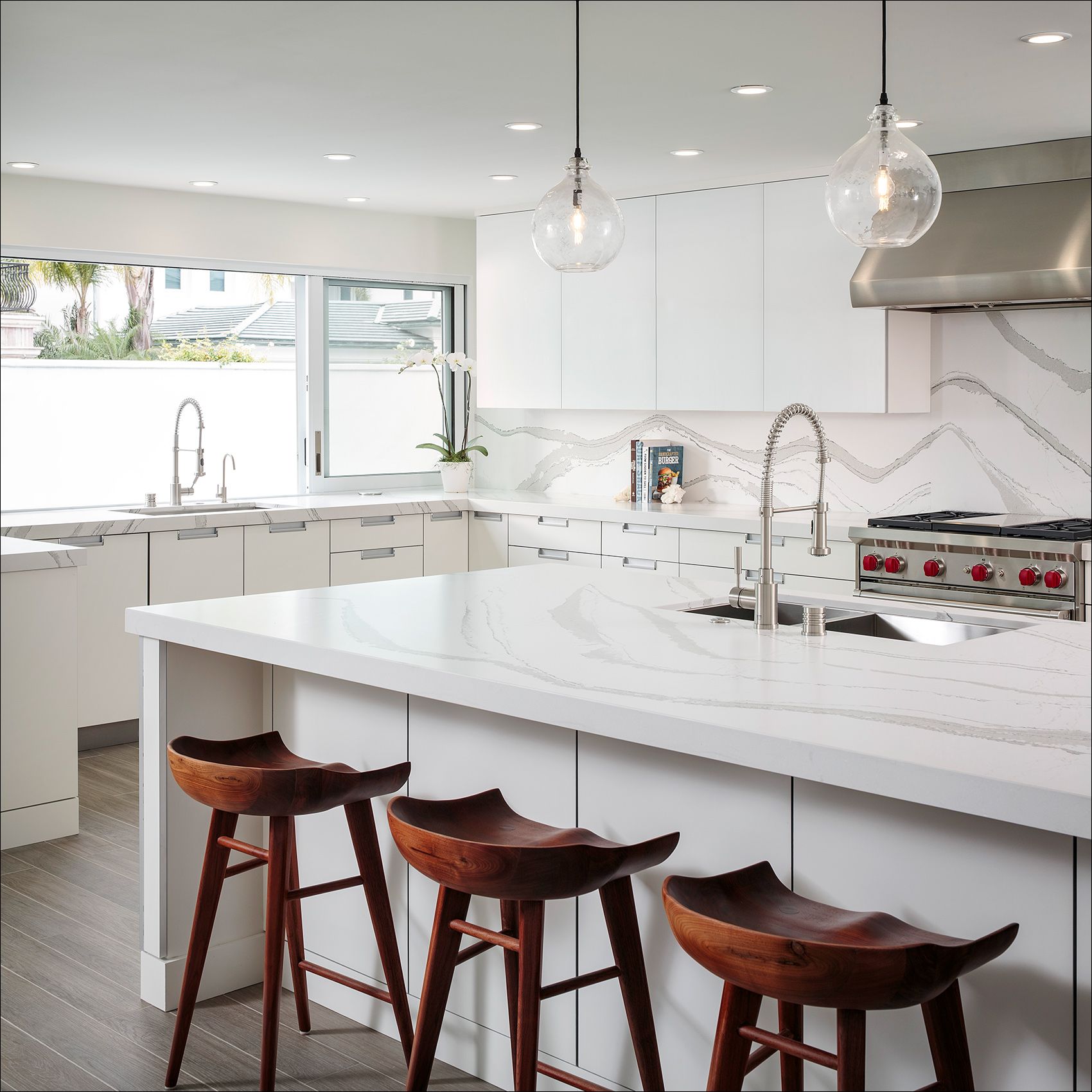 Roomscapes_NewportBeach_Lido_WhiteMardbleKitchen.jpg