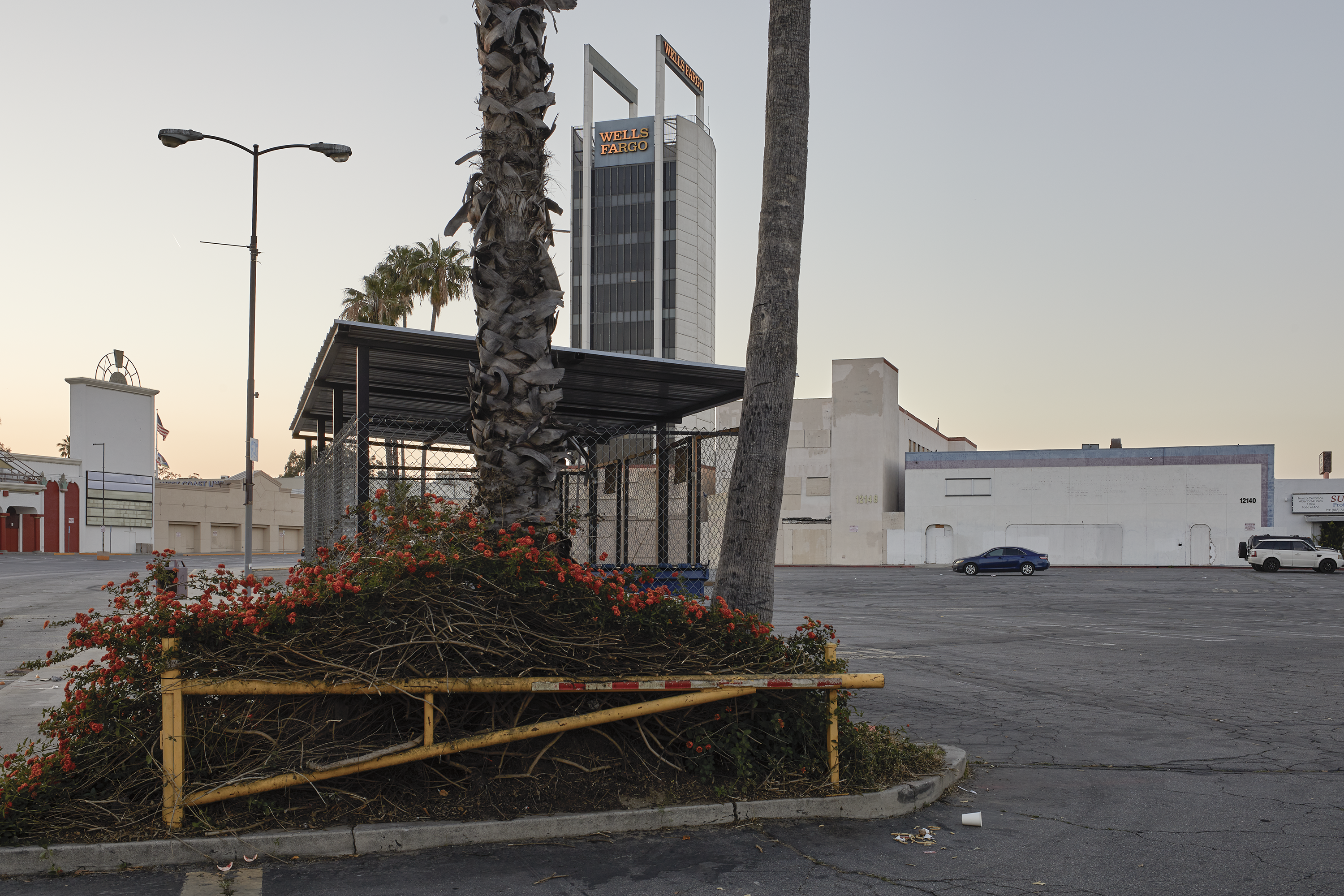 valley plaza bank tower, n. hollywood, ca..png