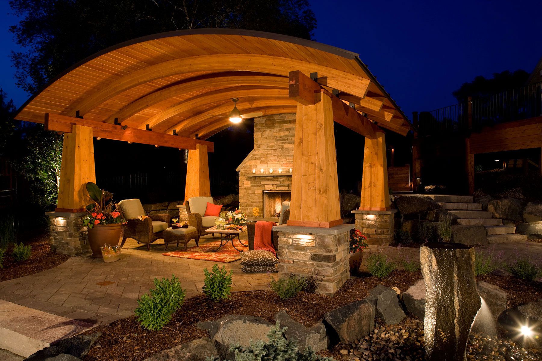 1outdoor_livingspace_with_fireplace