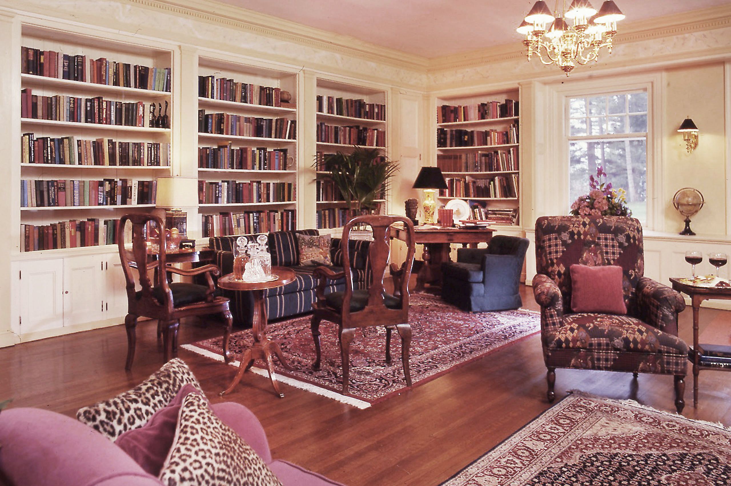 bookshelf_R1_LB.jpg