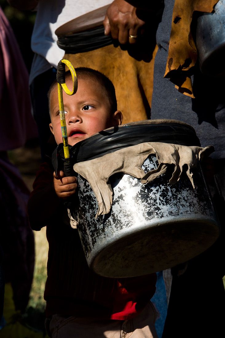 01534 Apache Youngster Lifting with Drum
