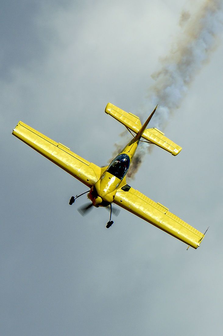100409_diving_yellow_zlin_50xl_aerobatic_aircraft_copper_state_fly_in_casa_grande_arizona_20051008_dsc0102__new.jpg