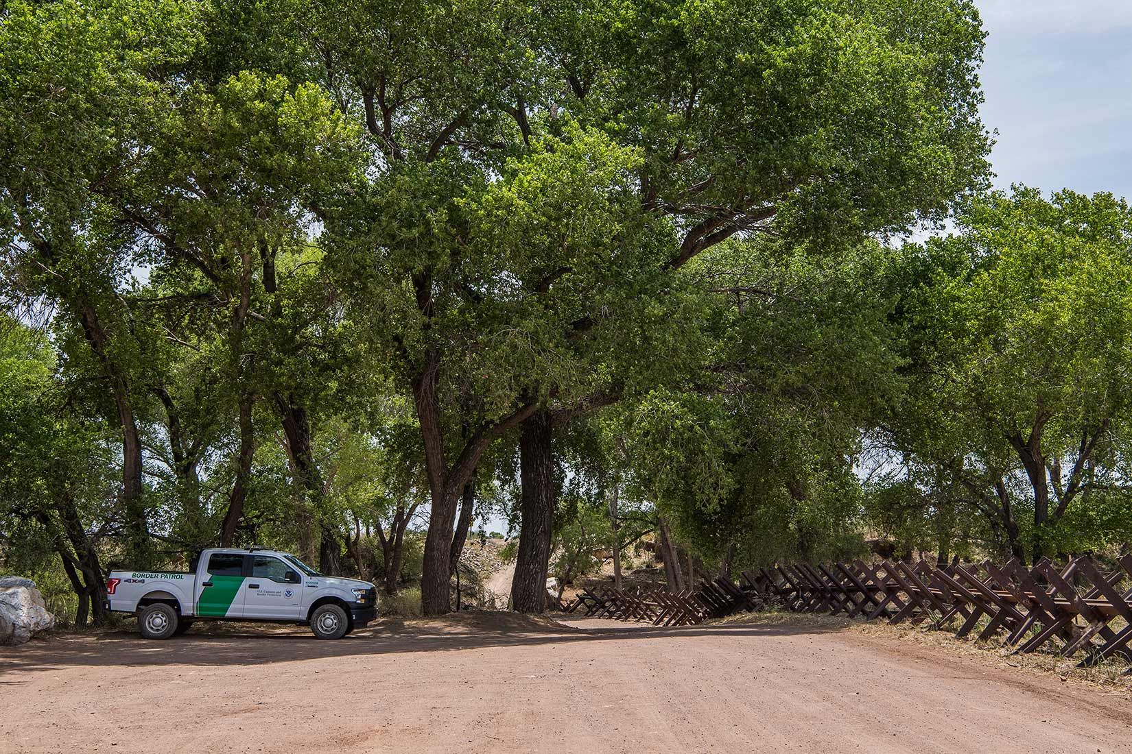 05372-Border-Patrol-Agent-in-Vehicle-Guarding-San-Pedro-River-and-flood-plain-with-Normandy-Vehicle-Barriers-20190626_DSC7381-new.jpg