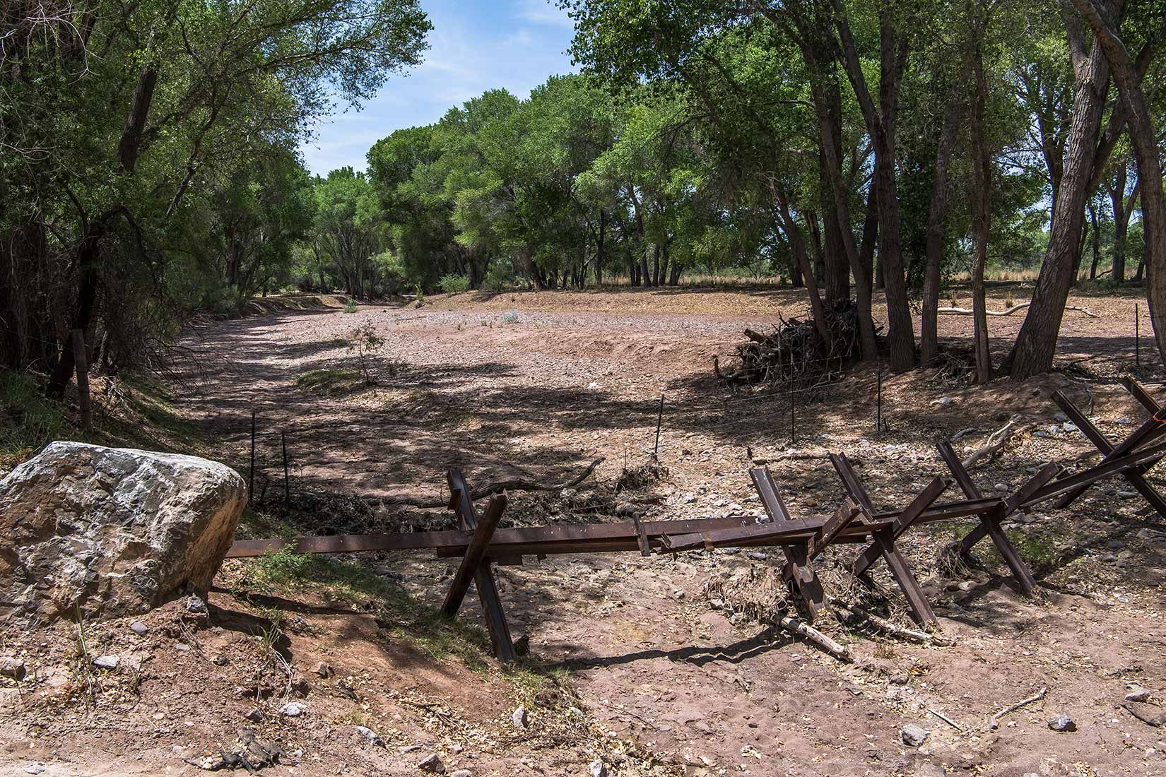 05381-San-Pedro-River-dry-channel-looking-SOUTH-across-Normandy-Vehicle-Barriers-into-Mexico-20190626_DSC7343-new.jpg