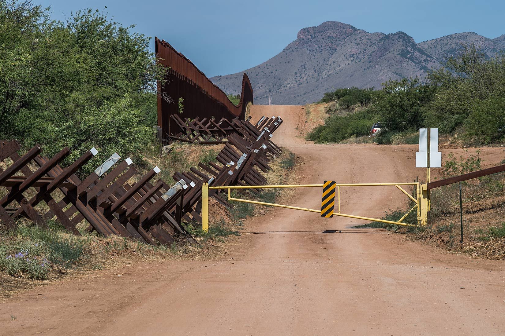 05378-Normandy-Vehicle-Barriers-joining-Bollard-Border-Wall-looking-to-WEST-out-of-San-Pedro-River-Floodplain-20190626_DSC7022-new.jpg