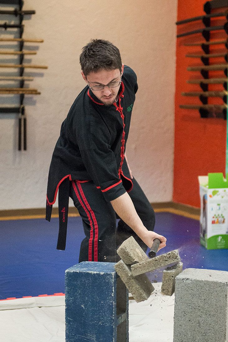 101759_breaking_bricks_with_baton_water_mountain_20140401_dsc0207_new.jpg
