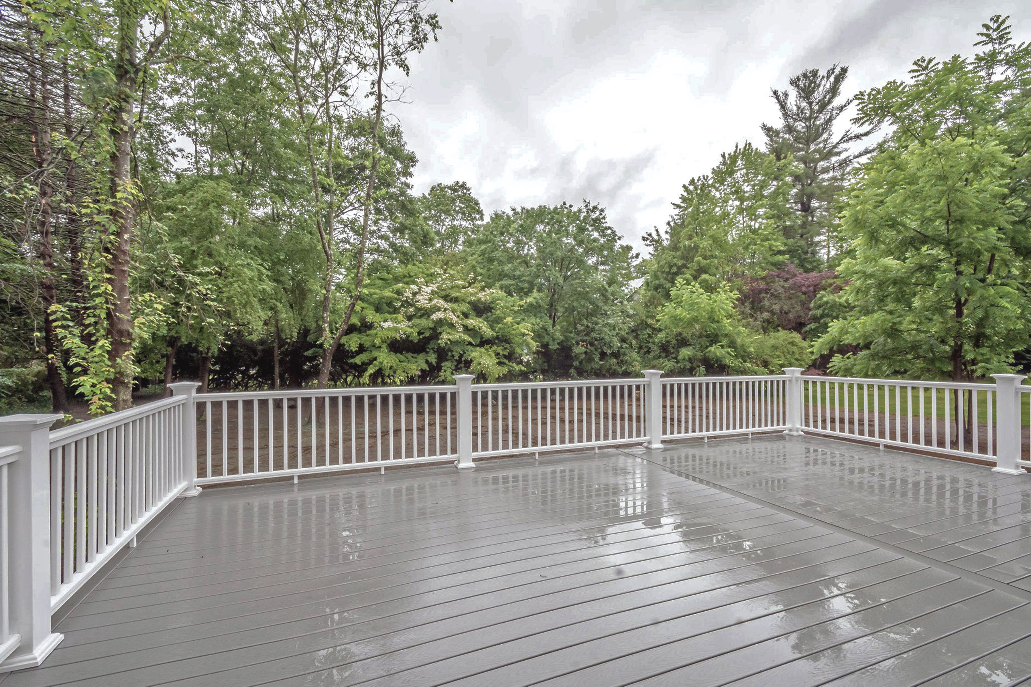 Deck.jpg