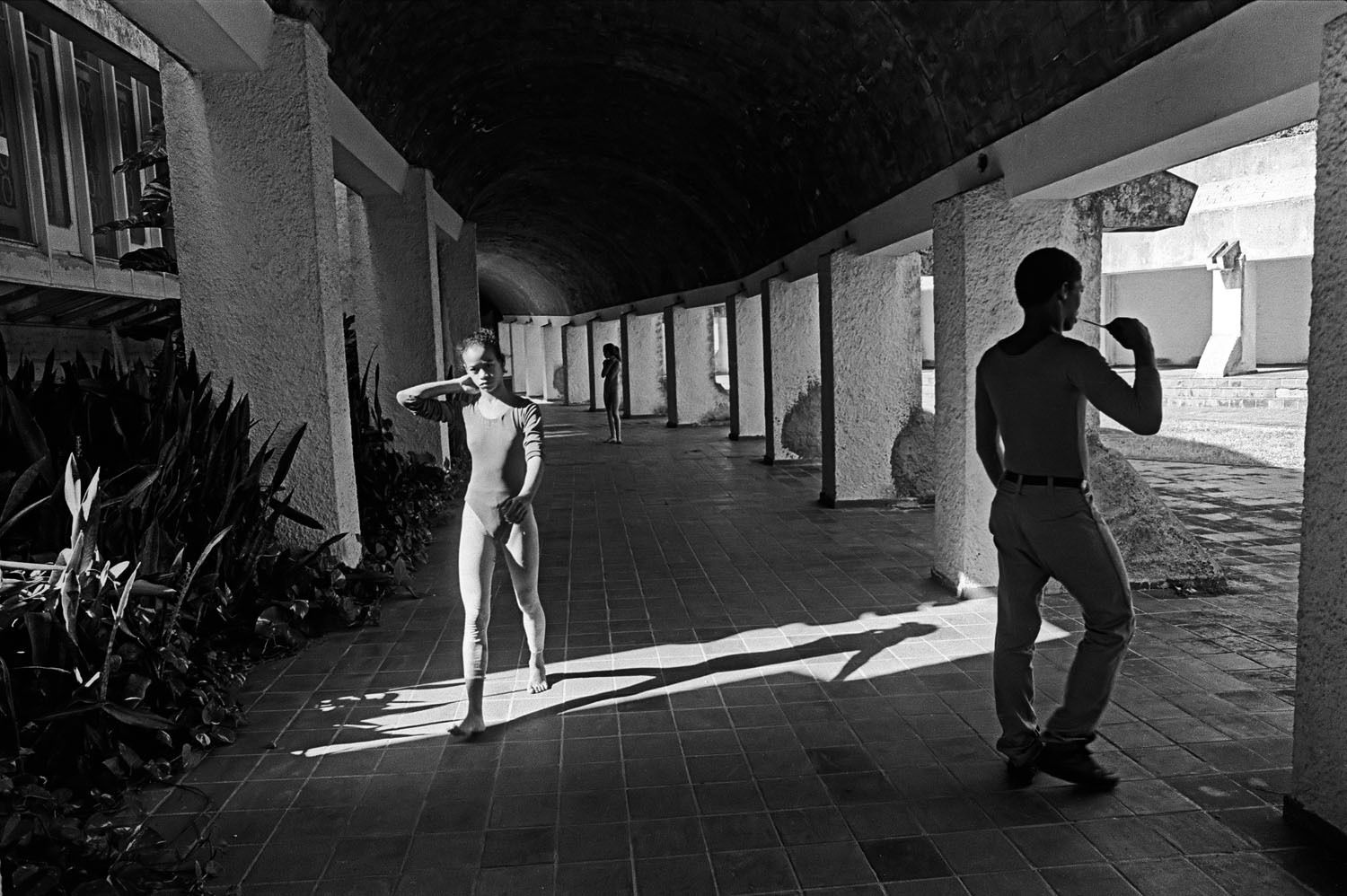 Dance students walk in Ricardo Porro's School of Plastic Arts