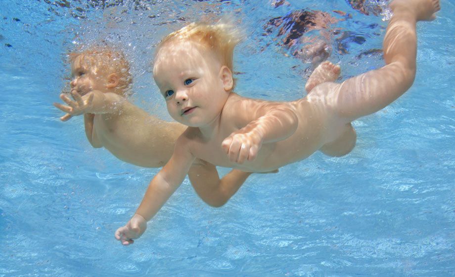 1r2_Babies_Swimming_Together_underwater.jpg