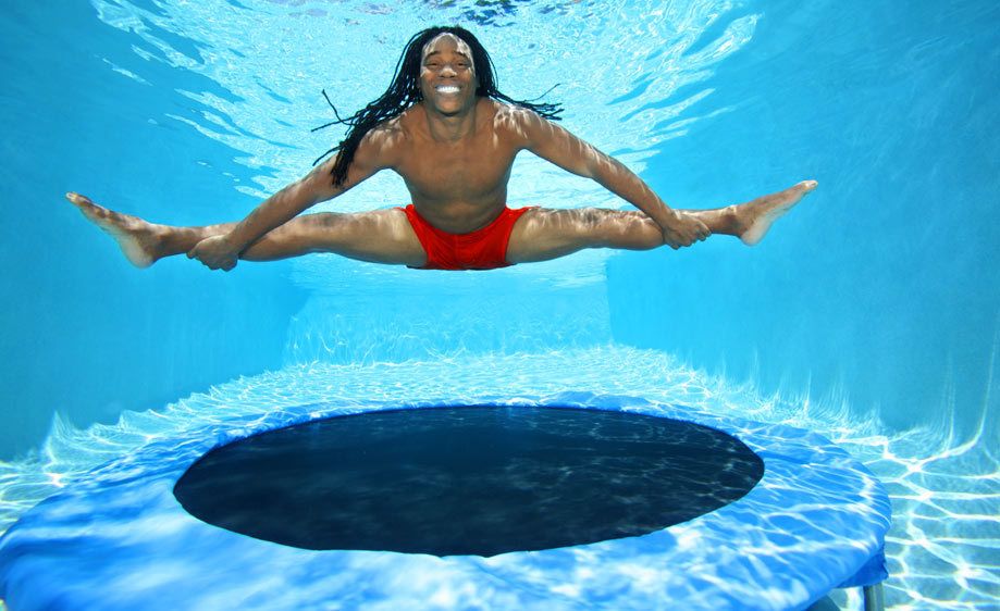 1Man_jumping_on_a_trampoline_underwater.jpg