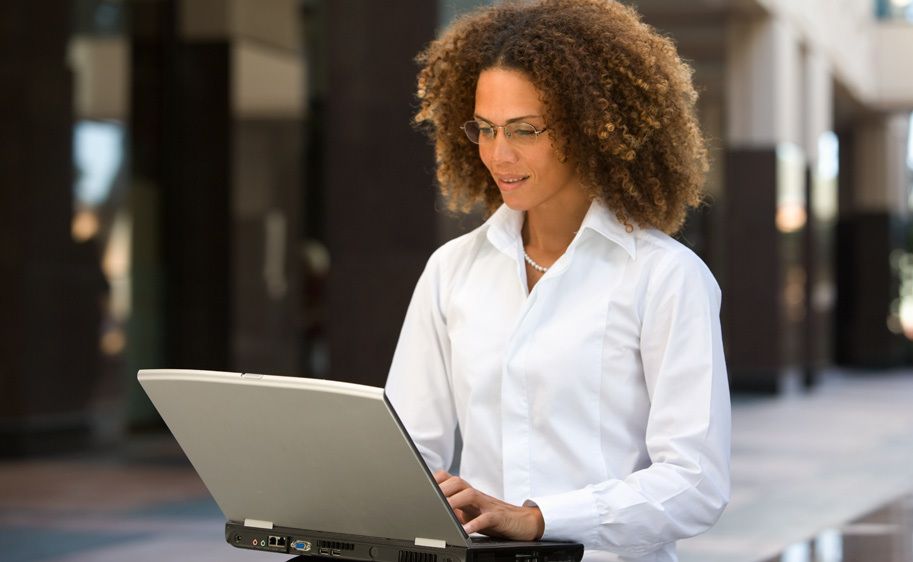 1Business_woman_outdoors_on_a_laptop_with_glasses.jpg