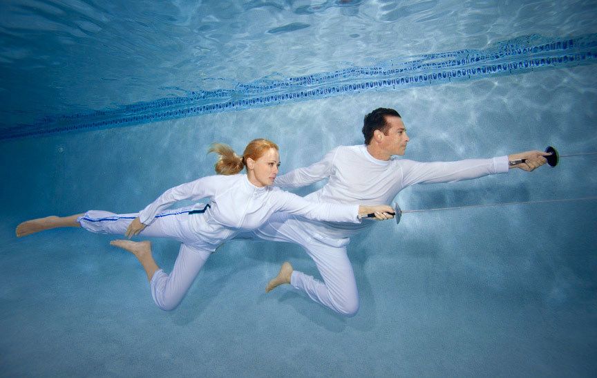 1man_and_woman_practice_fencing_techniques_underwater_72.jpg