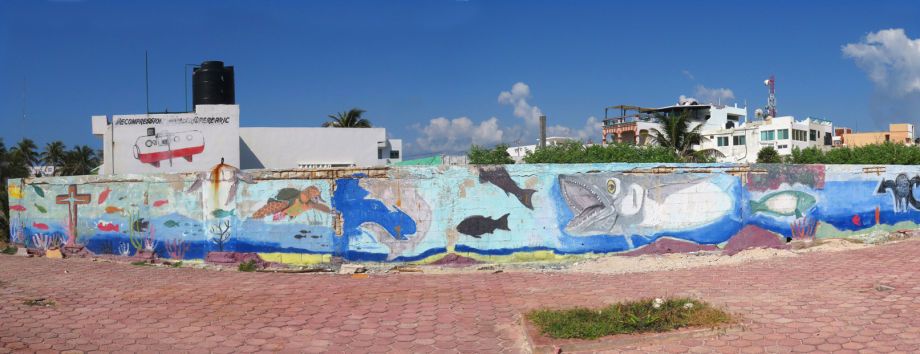 1isla_mujeres__esplanade_wall.jpg