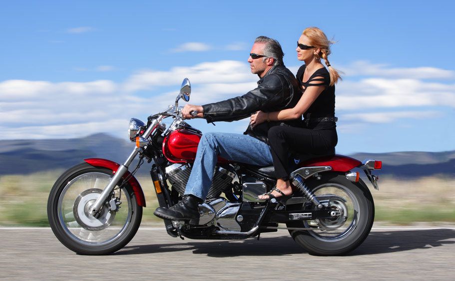 1Couple_riding_on_a_motorcycle.jpg