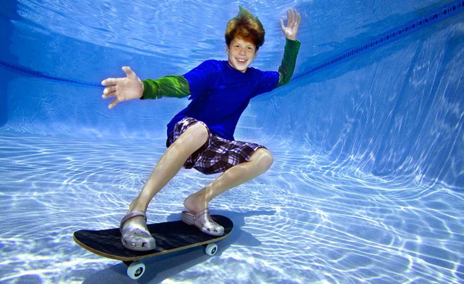 1Underwater_skate_boarding_in_a_pool.jpg