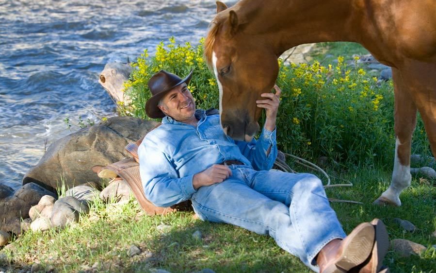 1Cowboy_relaxing_outdoors_with_his_horse.jpg