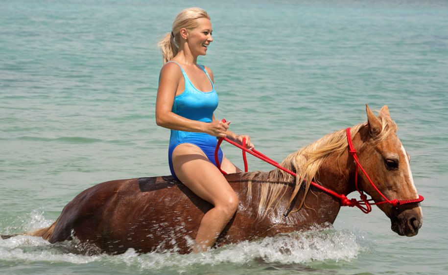 1Smiling_girl_riding_a_horse_in_the_water.jpg