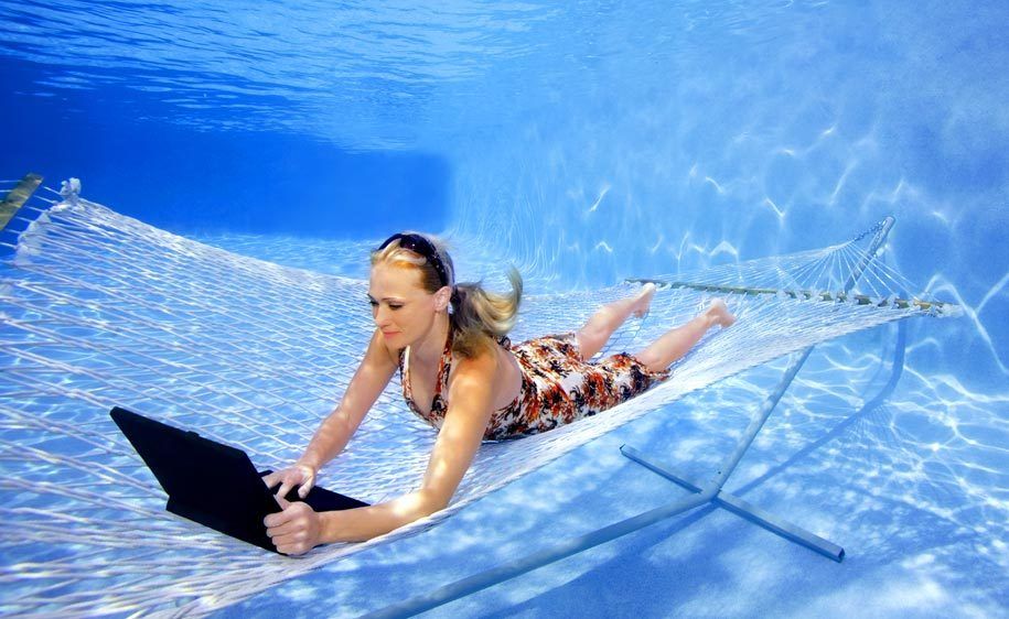 1Woman_underwater_on_a_hammock_with_laptop.jpg