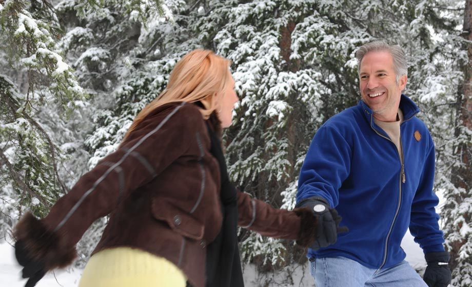 1Affectionate_couple_playing_in_snow.jpg