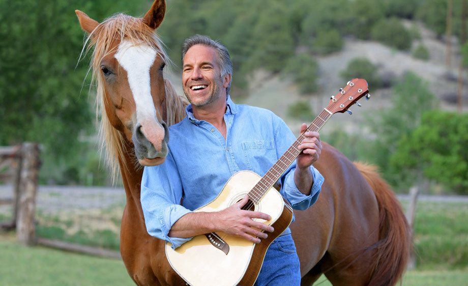 1Man_with_guitar_serenades_his_horse.jpg