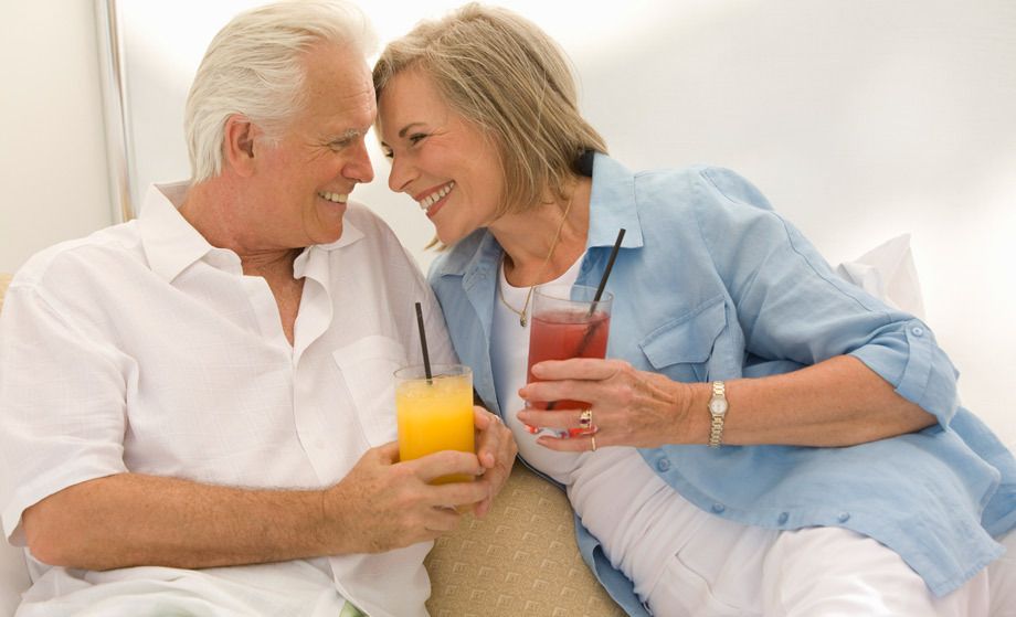 1Flirtatious_senior_couple_with_drinks.jpg