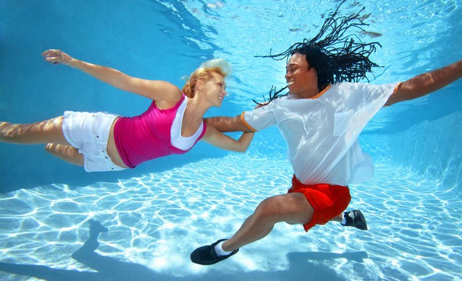 1Couple_dancing_free_style_underwater.jpg