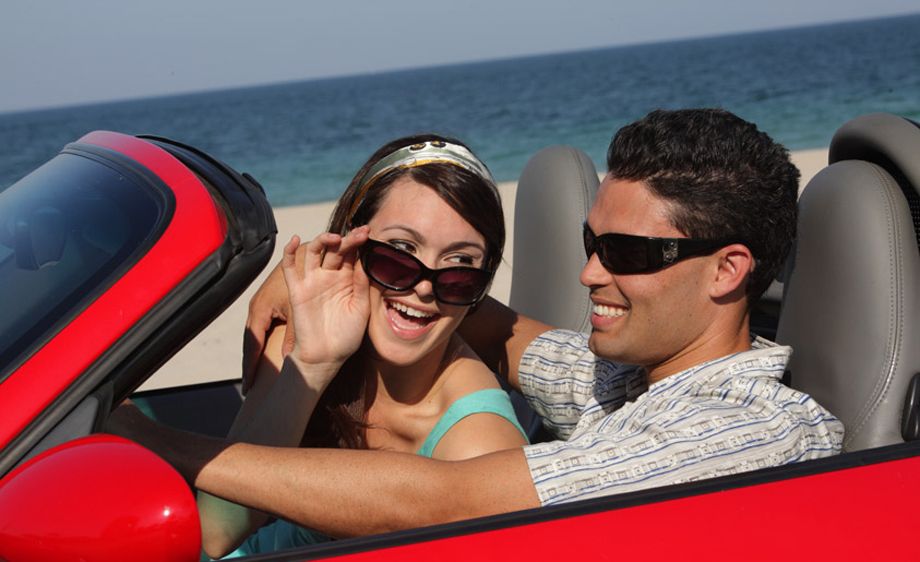 1Couple_on_vacation_in_a_convertable.jpg