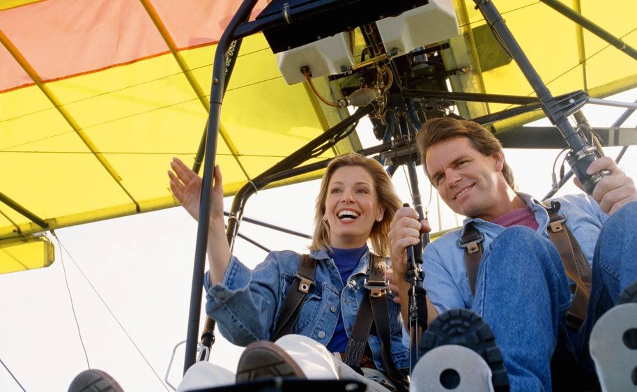 1Adventurous_couple_flying_an_ultra_light.jpg