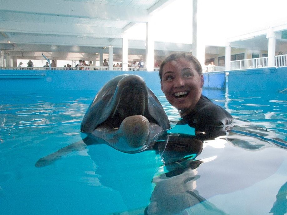 Maja Kazazic with Winter the dolphin. Winter has a prosthetic tail and Maja has a prosthetic leg. 
