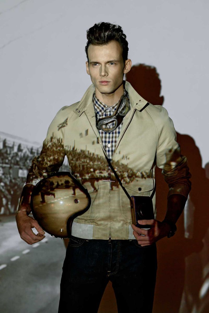 1r120305gqlemans047_w2