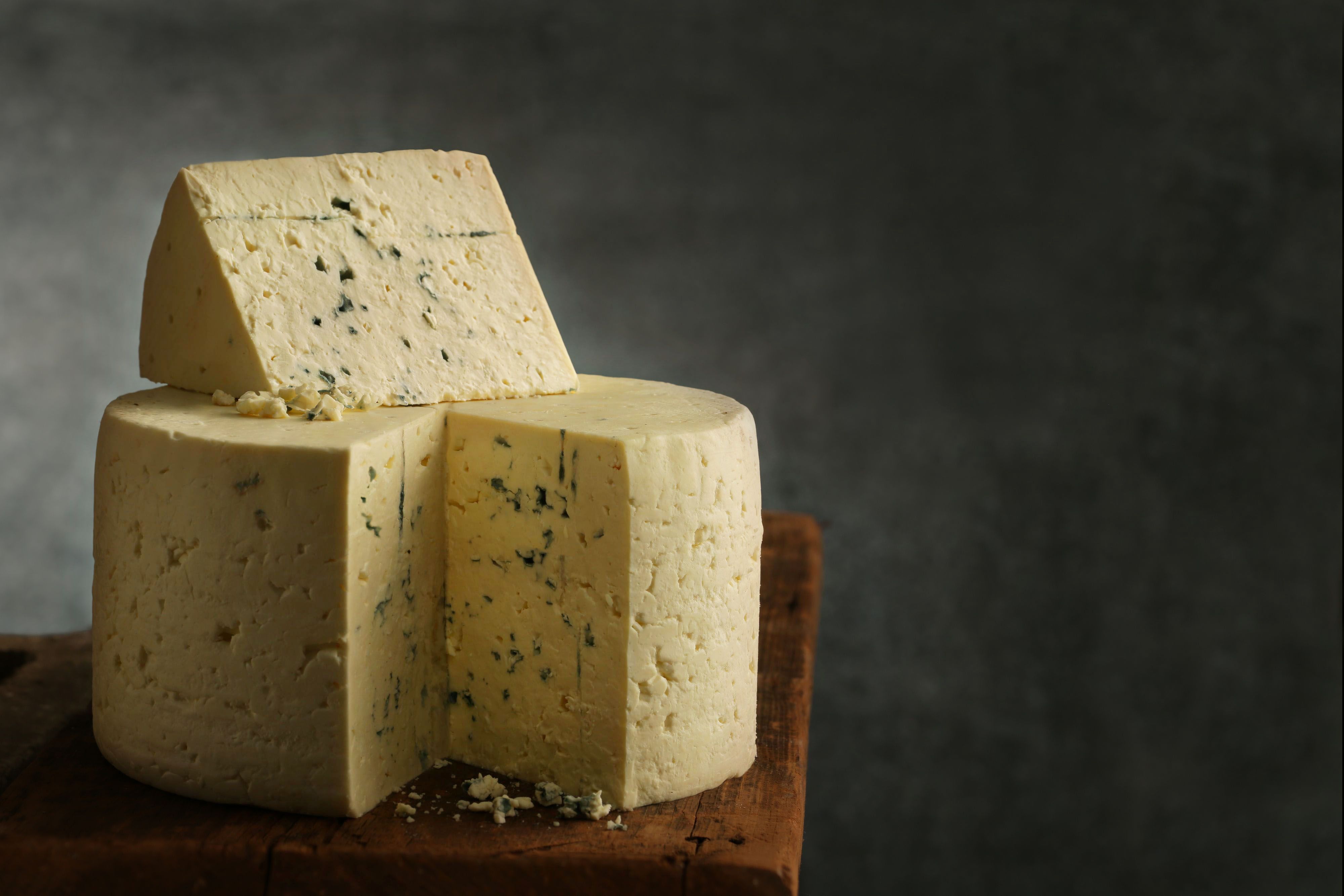 lisabishopfoodstylist- Saputo blue cheese wheel