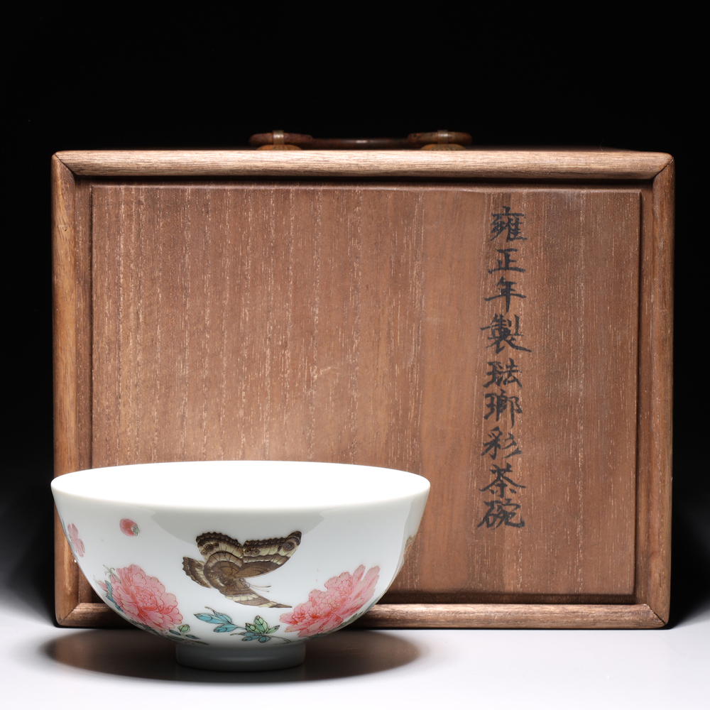 Auction photography of a Chinese Yongzheng reign period style porcelain tea bowl with polychrome butterfly and peony decoration in fitted wooden storage box with inscription. Photographed for I.M. Chait Gallery and Auctioneers and featured on LiveAuctioneers by Los Angeles commercial photographer Victor Koroma.
Chinese Yongzheng Porcelain Tea Bowl Butterfly Peony — I.M. Chait LiveAuctioneers Victor Koroma