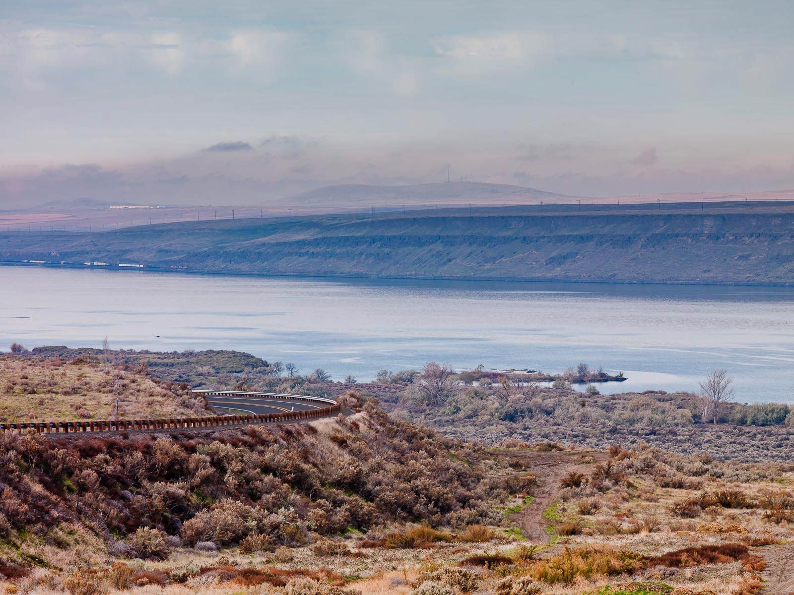 1misty_columbia_river_view