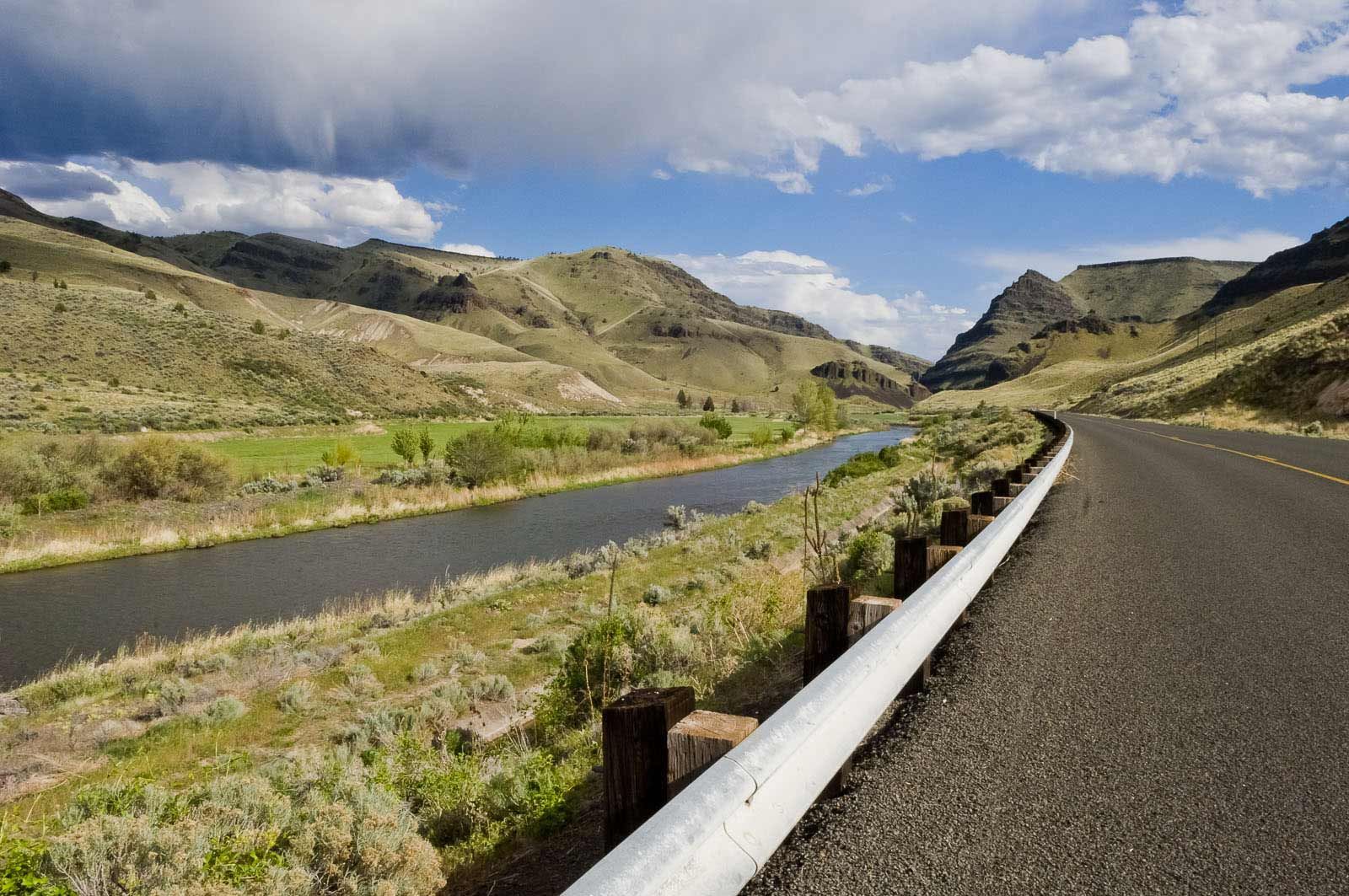 1john_day_oregon_highway