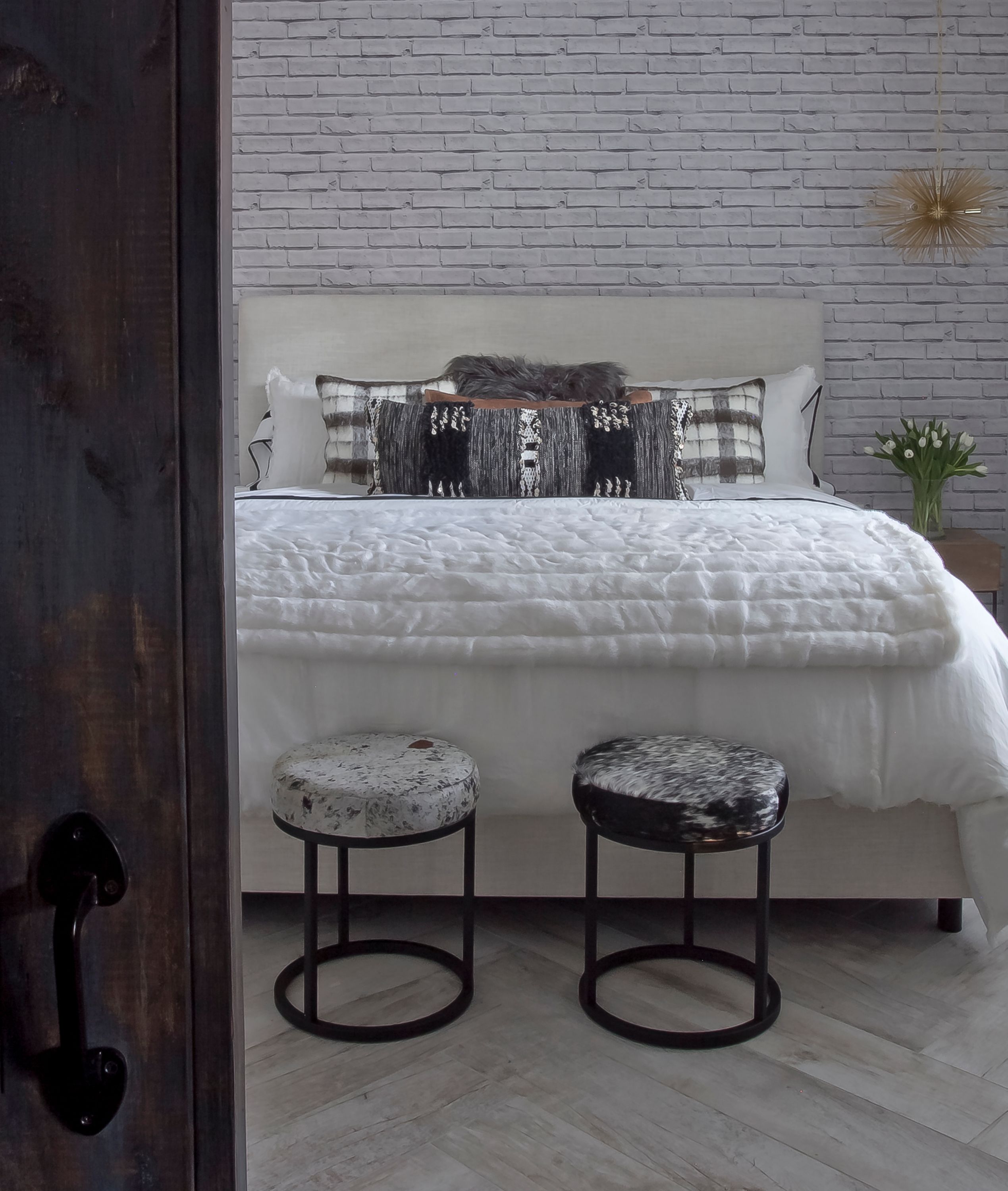 hpb guest bed peek.jpg