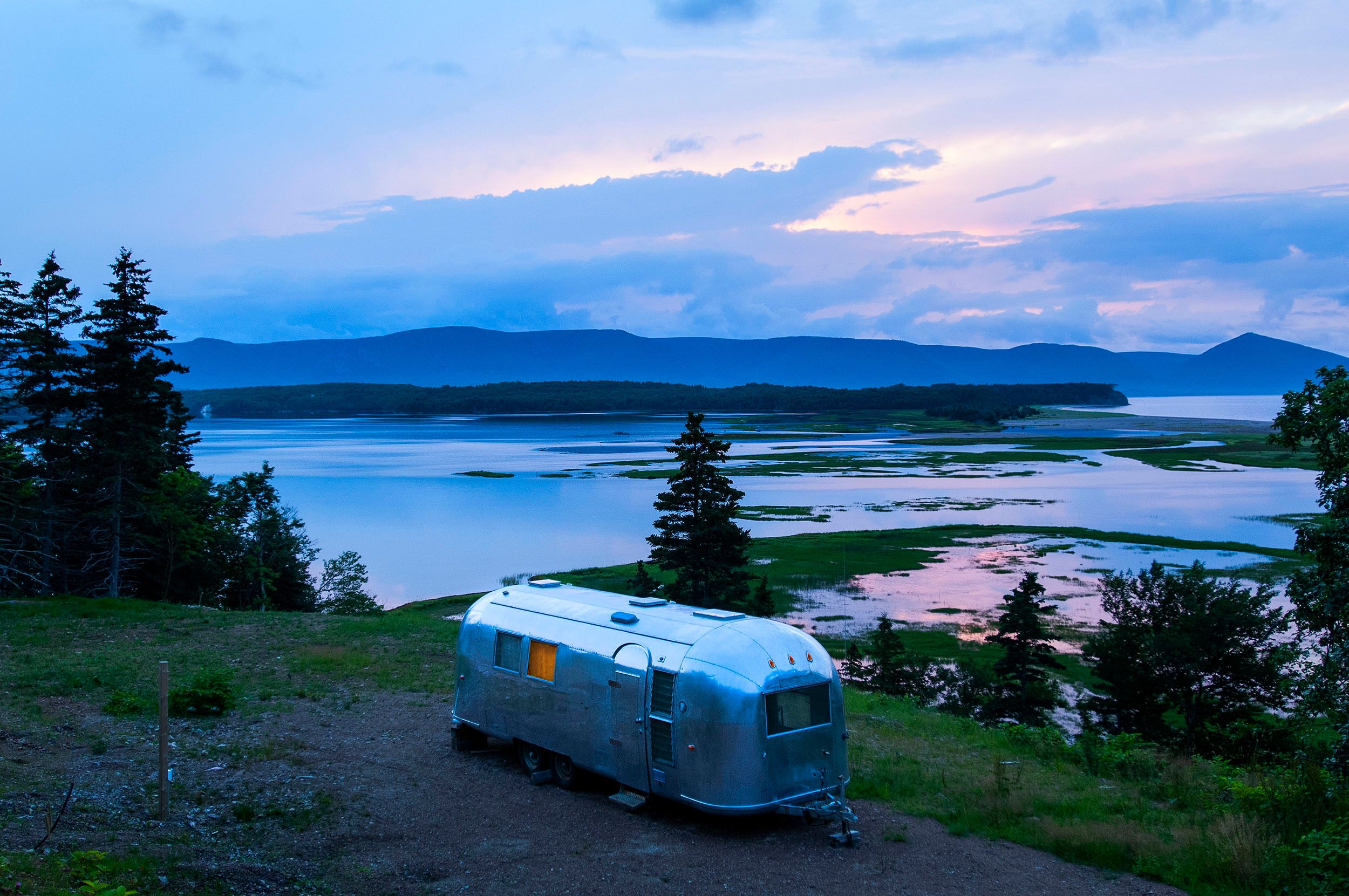 Award winning and published documentary photographer Steven Edson is a creative documentary photography working for editorial, advertising, and corporate clients in Boston and around the world. Boston Documentary Photography