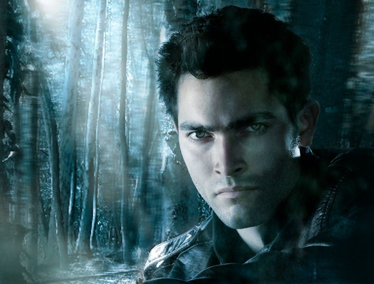 9_0_526_1tylerhoechlin_mtv_teenwolf_williamcolephoto_crop_570__c.jpg