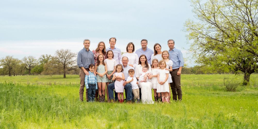 Outdoor extended family portrait