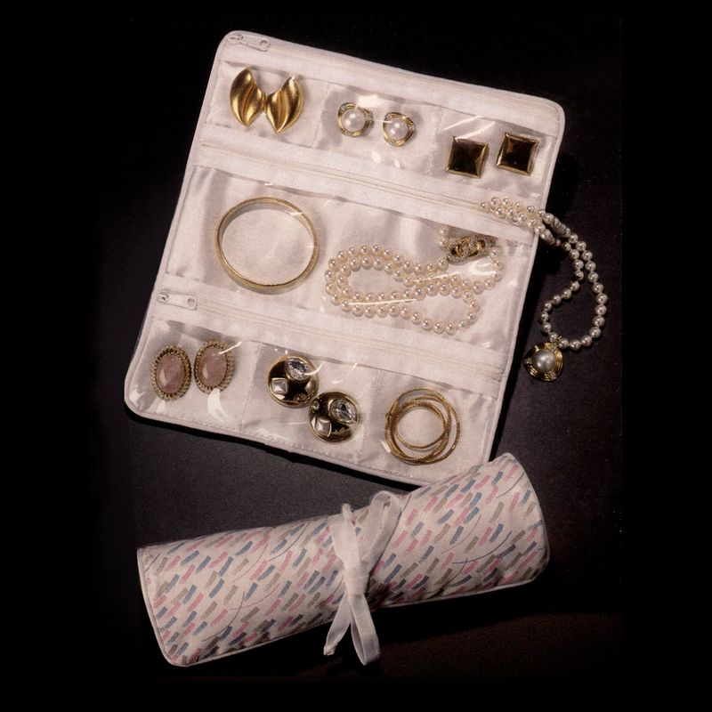 Jewelryroll.jpg