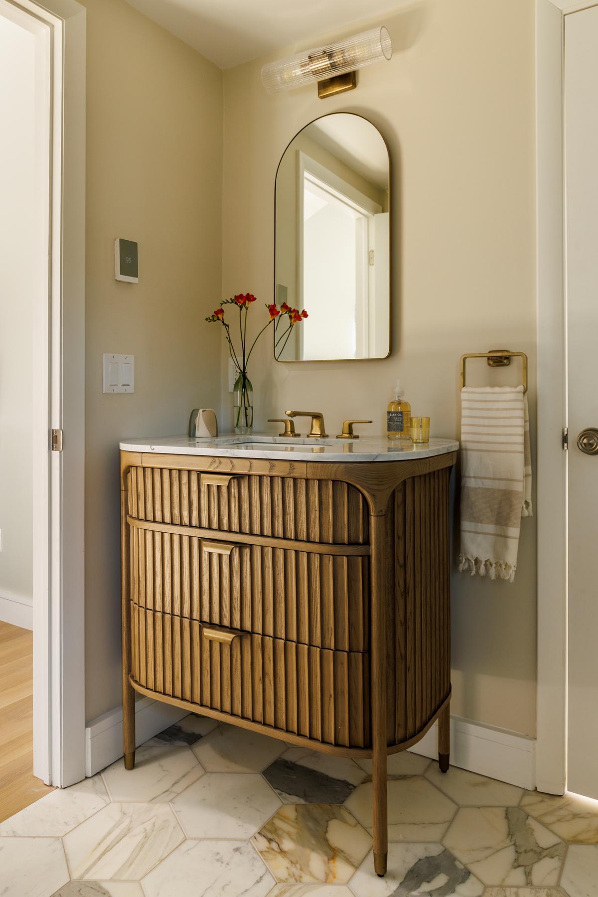 Primary Bath-20-HDR.jpg