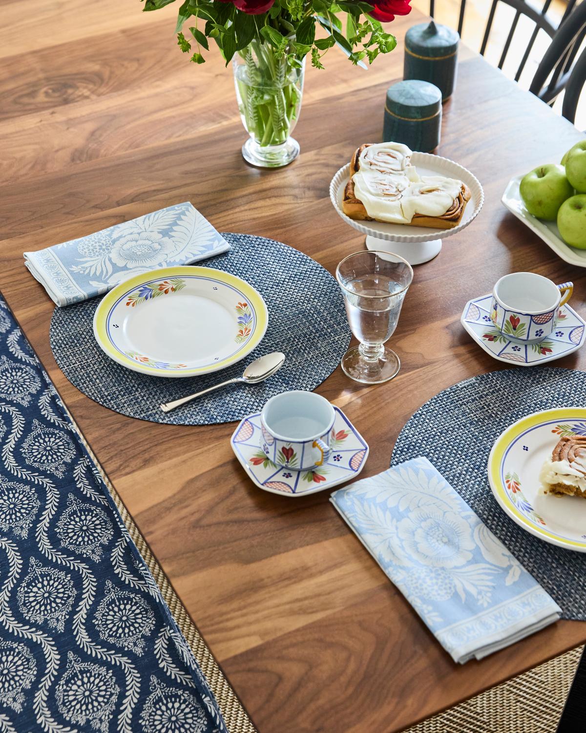 Dining Table detail V2.jpg