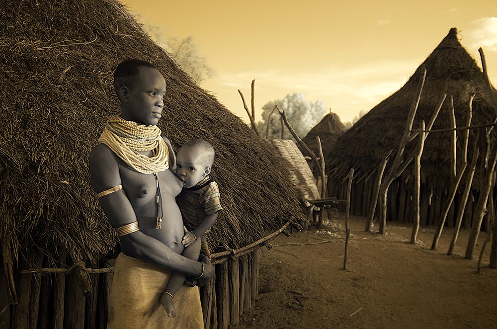 Kara african tribes breastfeeding