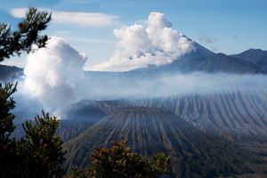 Bromo clouds