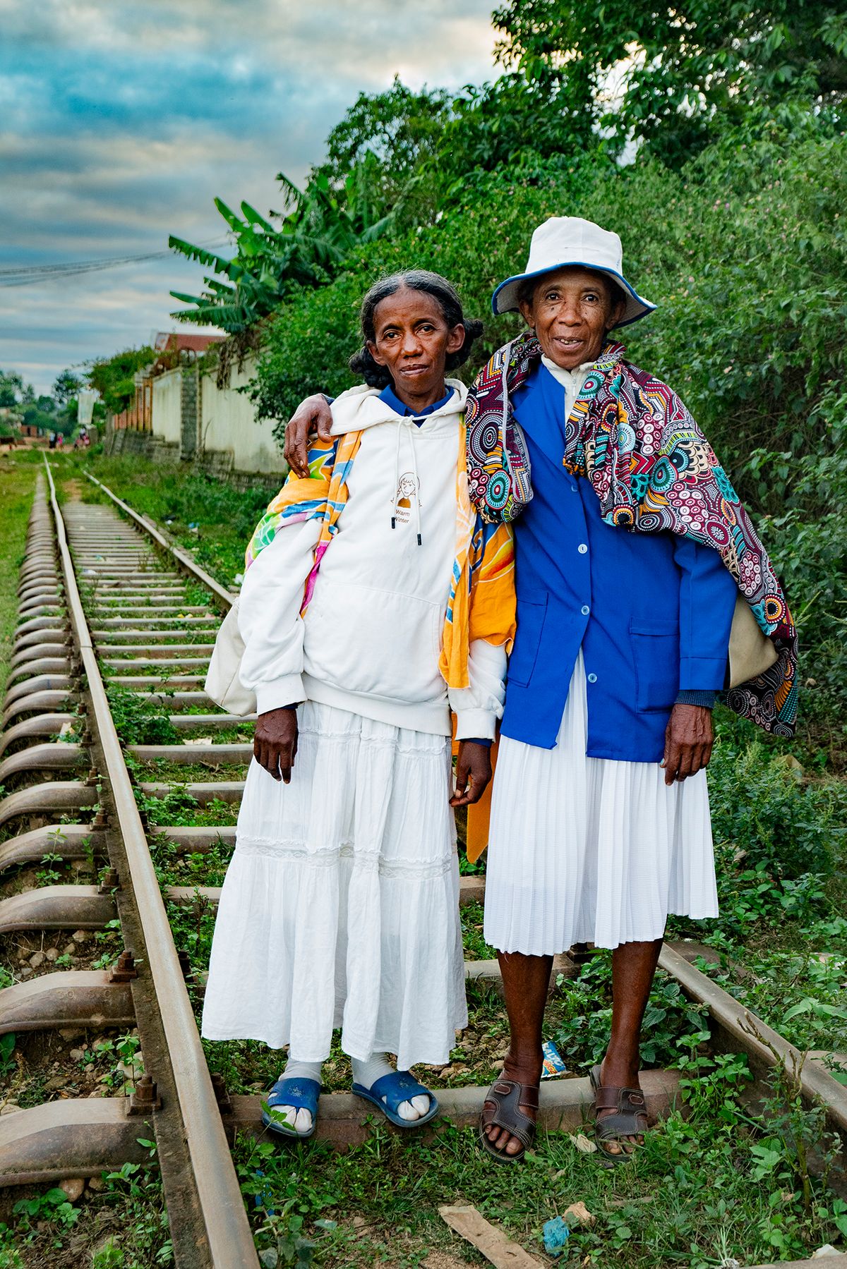 On the tracks Sisters