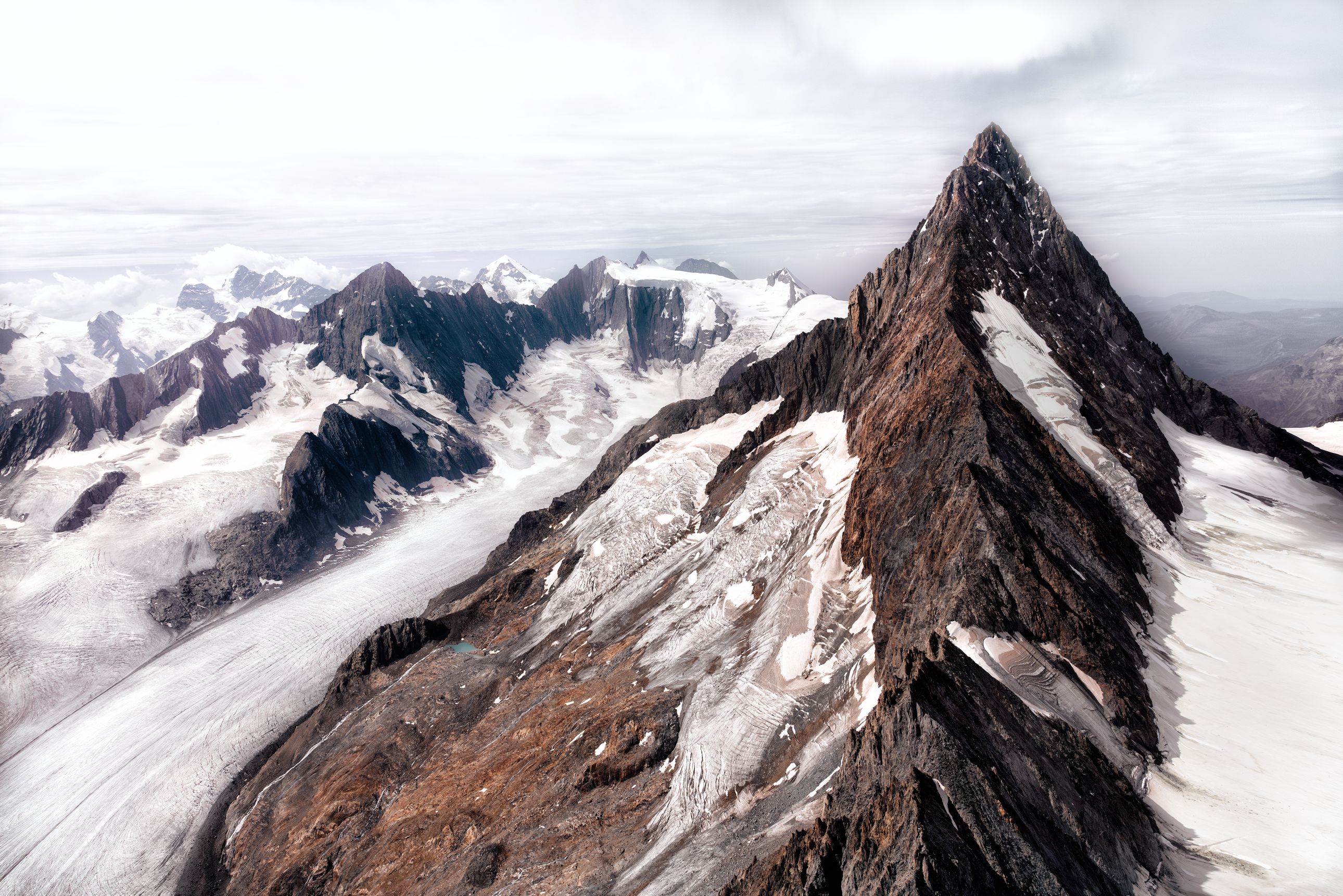 Finsteraarhorn_Nov 12.jpg