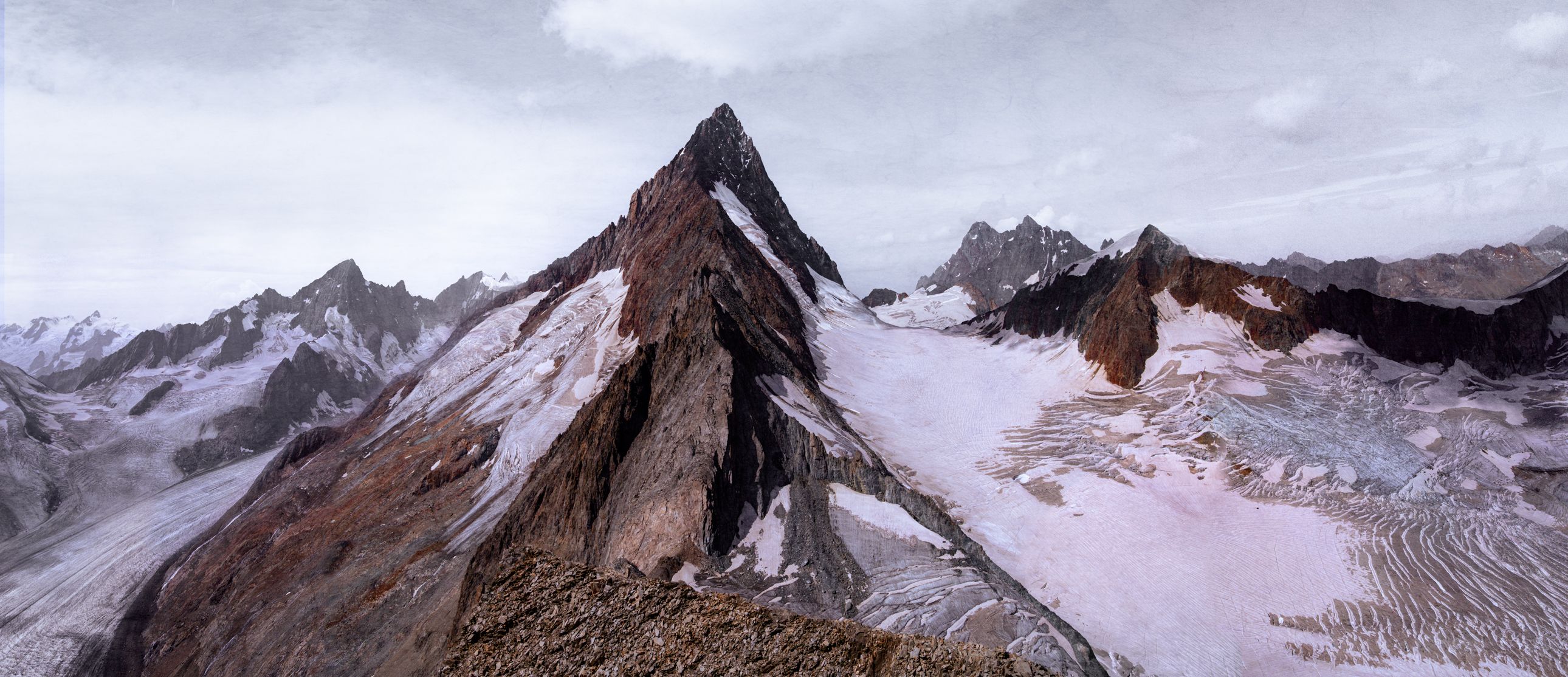 Finsteraarhorn pano copy 2.jpg