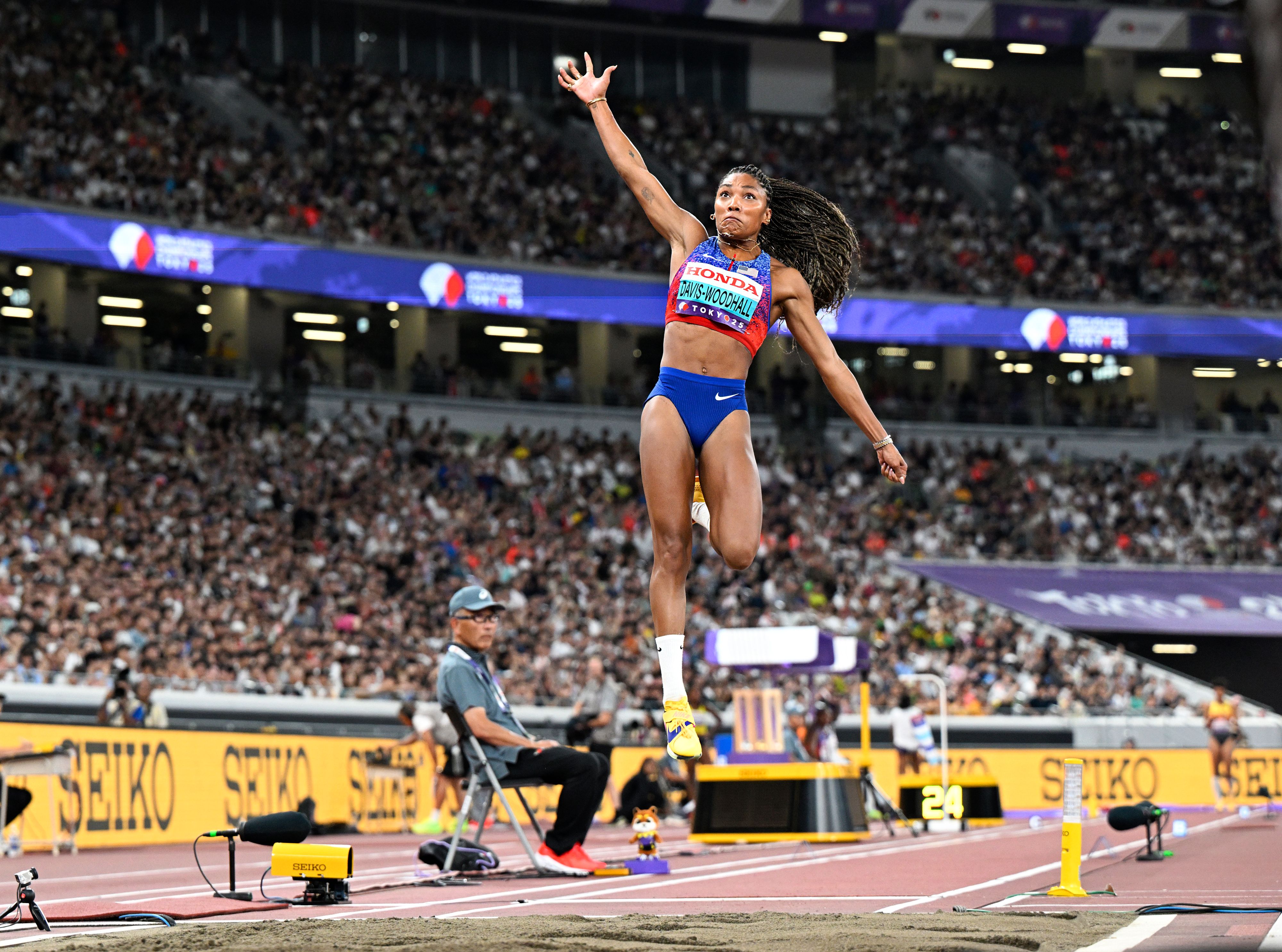 davis woodhall ljw 2025 tokyo wc night 2   jeff cohen photo  5416 copy.jpg